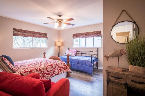 Cliff House At Canyon Lake Home image 4